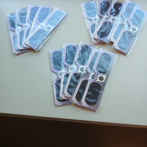 Solar Eclipse Viewing Glasses. 15 Pairs - Picture 4 of 8